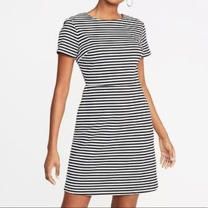 NWT Old Navy Ponte-Knit Sheath Dress M